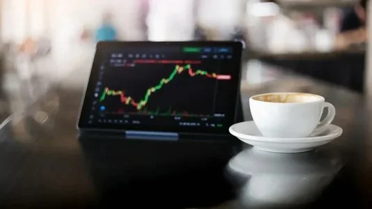 Gold Stabilizes Near Key Support as Traders Eye Crucial Iran Ceasefire Talks