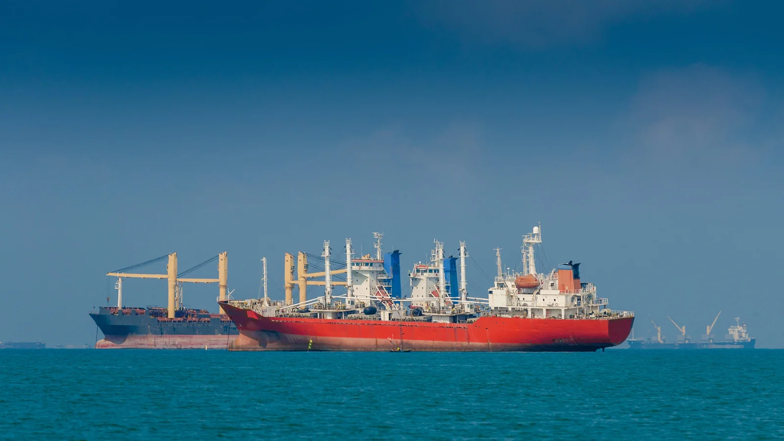 Hormuz Strait Turbulance: Tankers U-Turn as US-Iran Talks Collapse, Fueling Global Oil Jitters