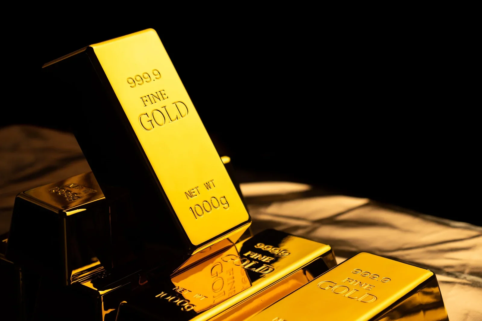 Gold and Silver Surge 2% Amid Geopolitical Thaw; Global Markets React to US-Iran Talks